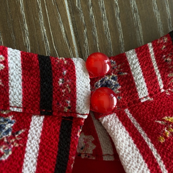 High neck patterned romper with keyhole opening - Picture 4 of 9